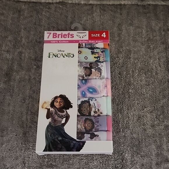 Girls Encanto 7 Pack Character Underwear, Size 8 - Picture 8 of 9